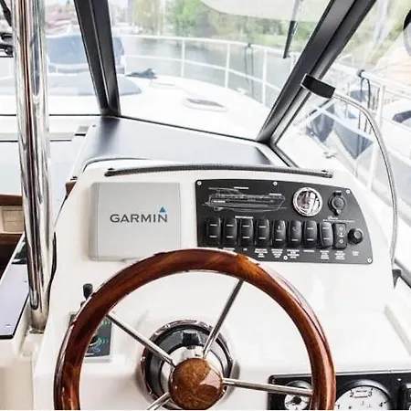 Bådhotel Jacht Motorowy Nautika 1300 Lux *