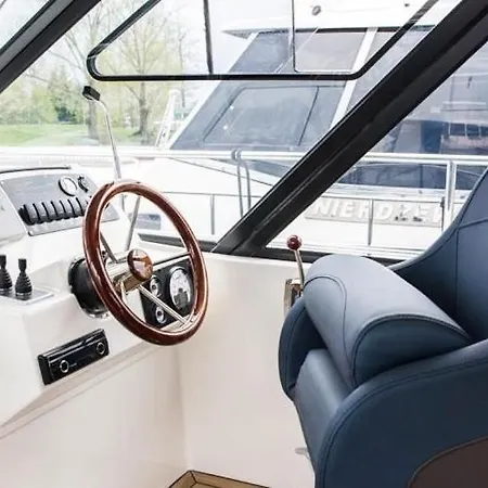 Jacht Motorowy Nautika 1300 Lux Bådhotel Wilkasy (Gizycko)
