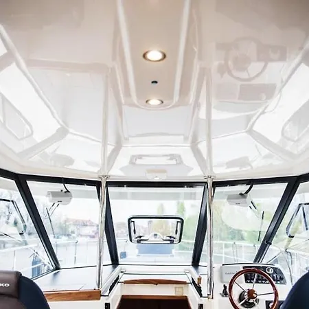 Jacht Motorowy Nautika 1300 Lux * Wilkasy (Gizycko)
