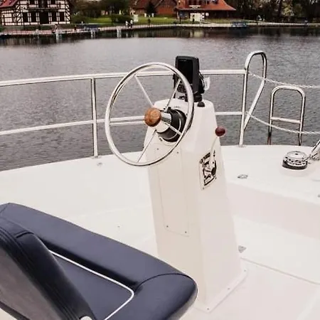 Jacht Motorowy Nautika 1300 Lux Bådhotel Wilkasy (Gizycko)