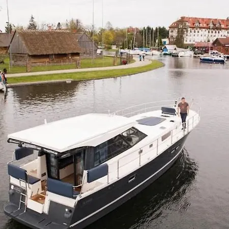 Jacht Motorowy Nautika 1300 Lux