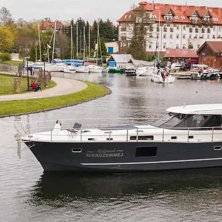 Jacht Motorowy Nautika 1300 Lux Bådhotel Wilkasy (Gizycko)