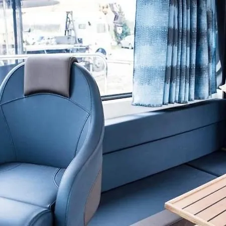 Bådhotel Jacht Motorowy Nautika 1300 Lux