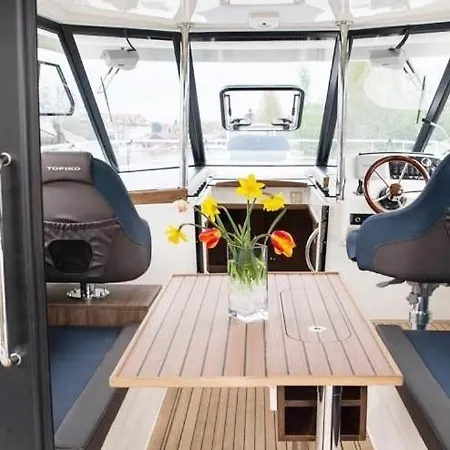 Bådhotel Jacht Motorowy Nautika 1300 Lux