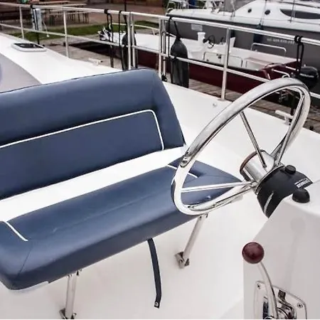 Bådhotel Jacht Motorowy Nautika 1300 Lux