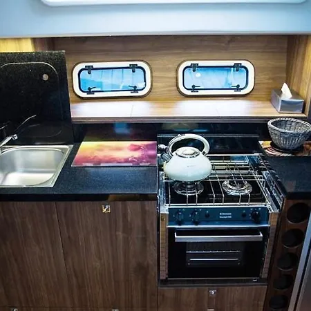 Jacht Motorowy Nautika 1300 Lux Bådhotel
