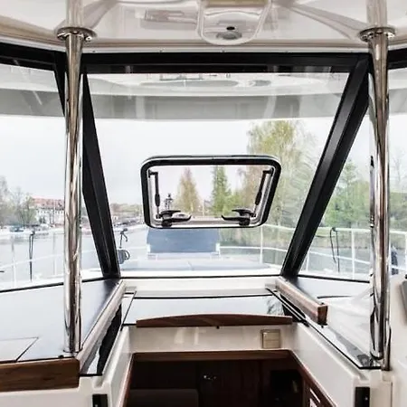 Bådhotel Jacht Motorowy Nautika 1300 Lux Wilkasy (Gizycko)